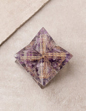 Load image into Gallery viewer, Orgone Amethsyt Merkaba - Large
