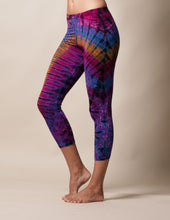 Load image into Gallery viewer, Tie-Dye Crop Leggings