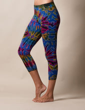 Load image into Gallery viewer, Tie-Dye Crop Leggings