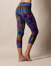 Load image into Gallery viewer, Tie-Dye Crop Leggings